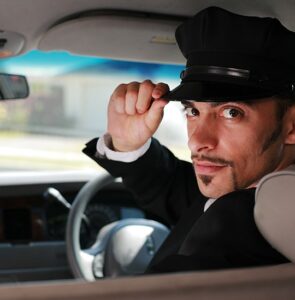 Notre chauffeur de taxi à rennes dans la voiture