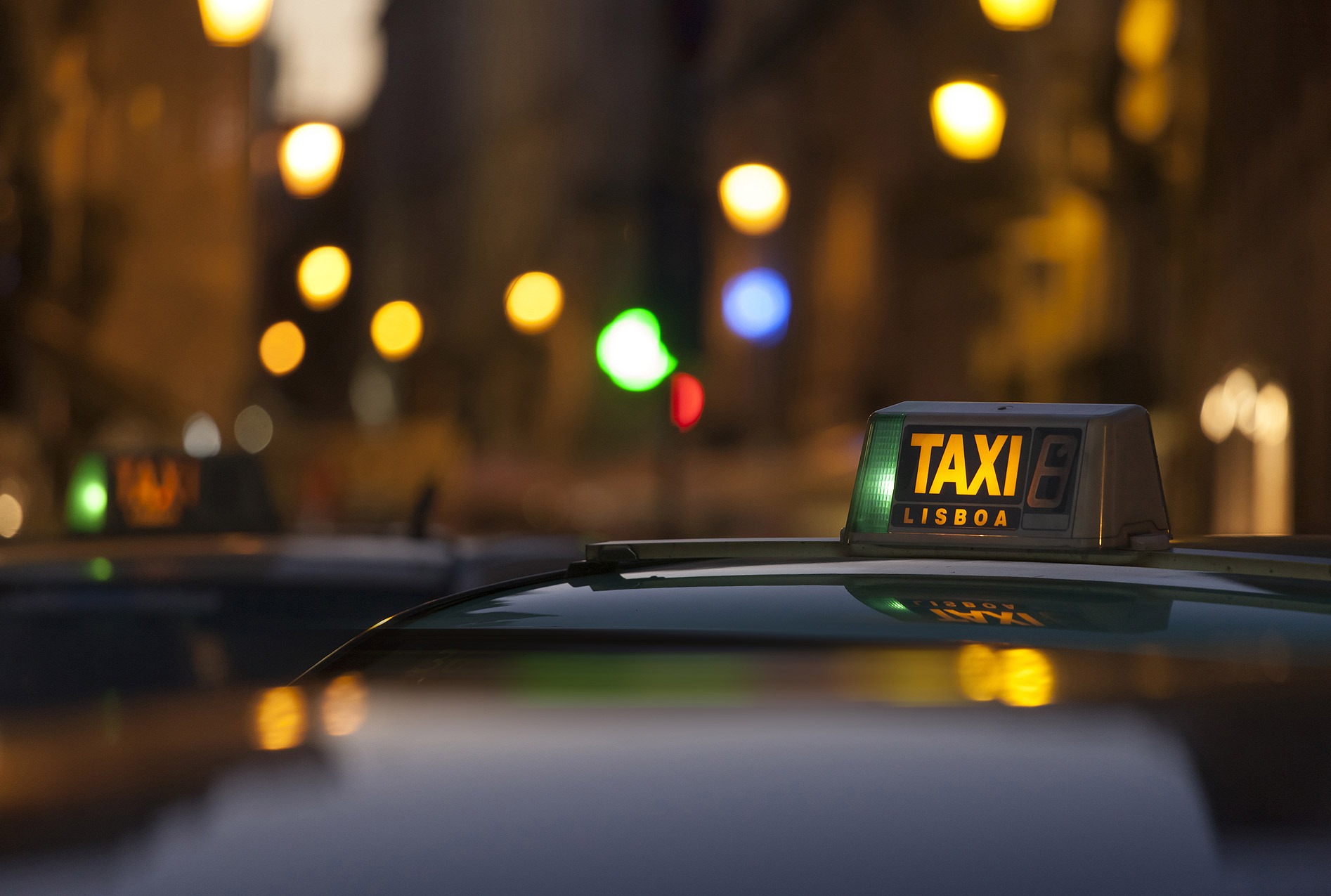 Taxi Rennes nuit aéroport gares train réservation taxi Rennes