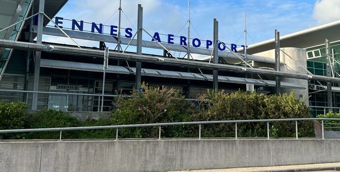 Aéroport de Rennes station de taxi