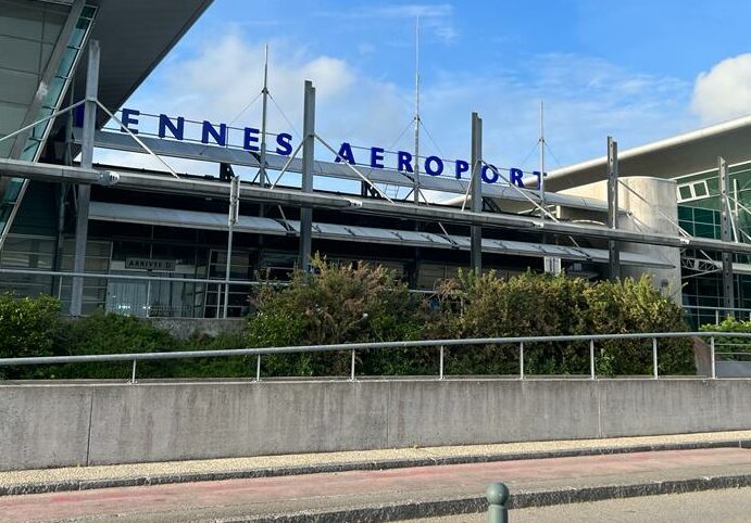 Aéroport de Rennes station de taxi