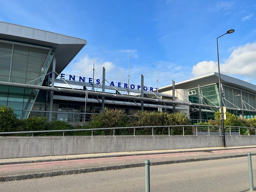 Aéroport de Rennes station de taxi