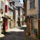 Taxi Rennes Dinan centre historique ruelles transport chauffeur privé tourisme Bretagne