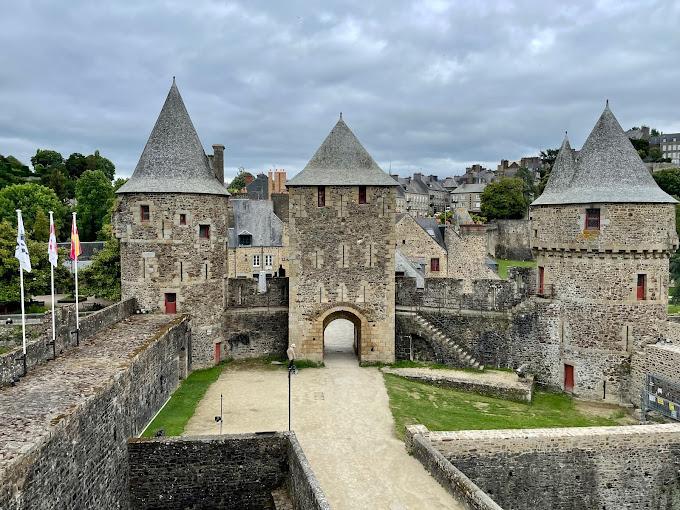 taxi rennes Château de Fougères